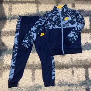 Nike boy’s sweatsuit